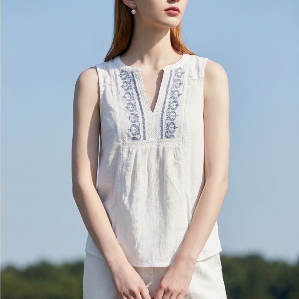 Lucky Brand White Sleeveless V-Neck Top with Blue Embroidery